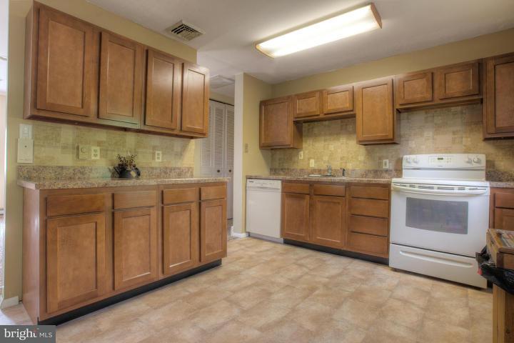 105 April Lane Lititz, PA 17543 - Photo 11 of 19