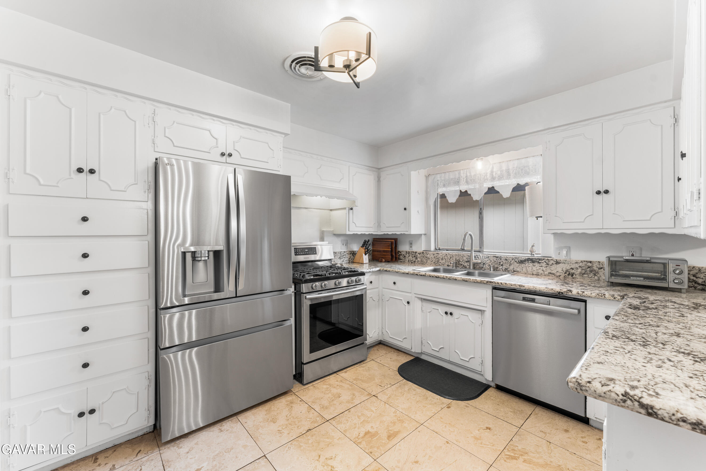 718 Elm Street Tehachapi, CA 93561 - Photo 17 of 45 Elm-17