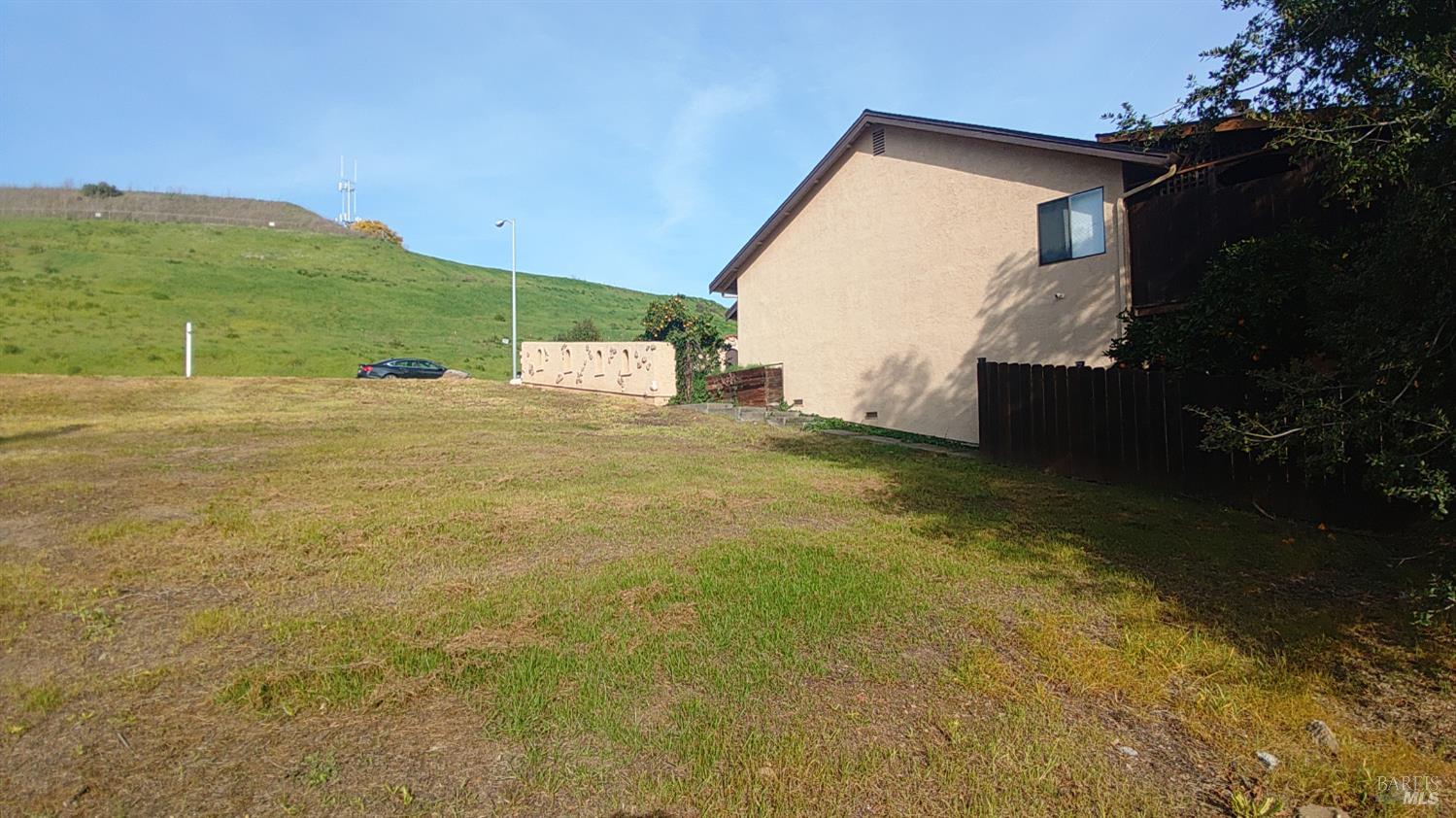 445 Lakehurst Court Fairfield, CA 94533 - Photo 24 of 40 a view of a big yard with potted plants