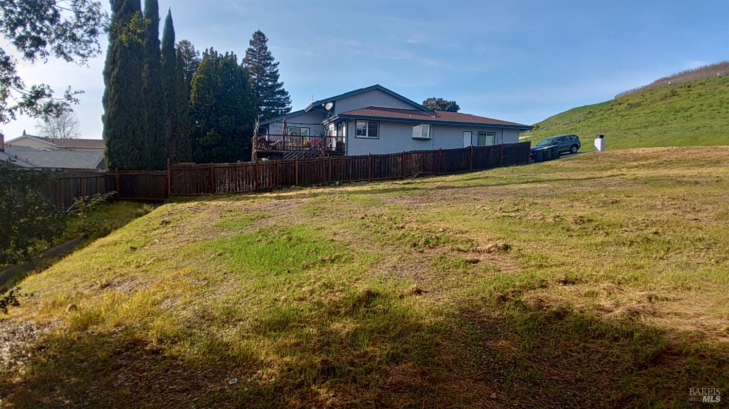 445 Lakehurst Court Fairfield, CA 94533 - Photo 25 of 40 a front view of a house with a yard