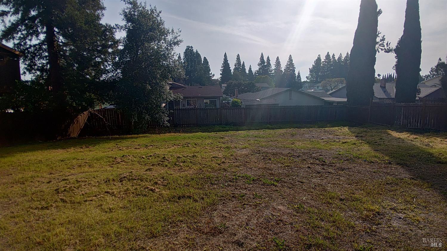 445 Lakehurst Court Fairfield, CA 94533 - Photo 33 of 40 a view of a large garden
