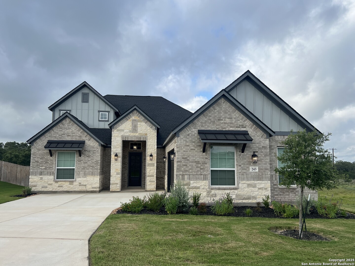 243 Wisteria View Castroville, TX 78009 - Photo 2 of 32