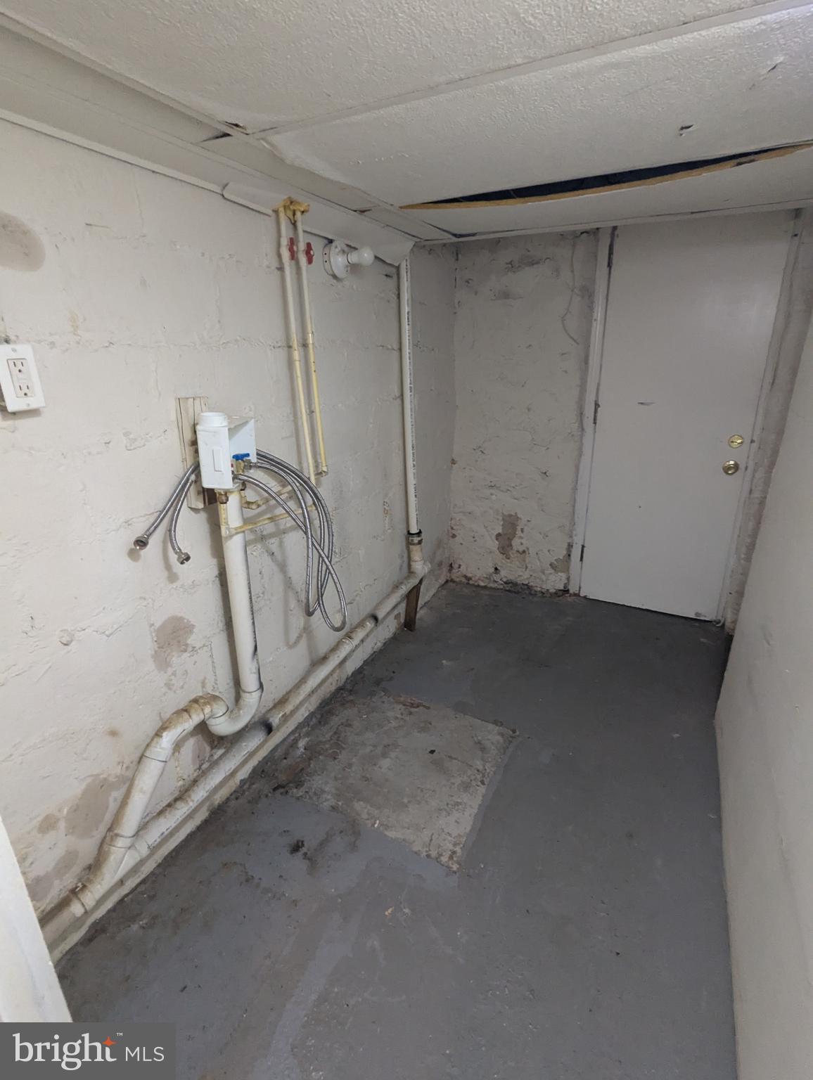 4133 Eierman Avenue Baltimore, MD 21206 - Photo 20 of 23 a view of a room with rack on the wall