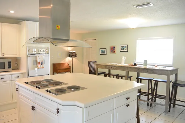 $3,500 | 9 West Point Drive, Cocoa Beach, FL 32931