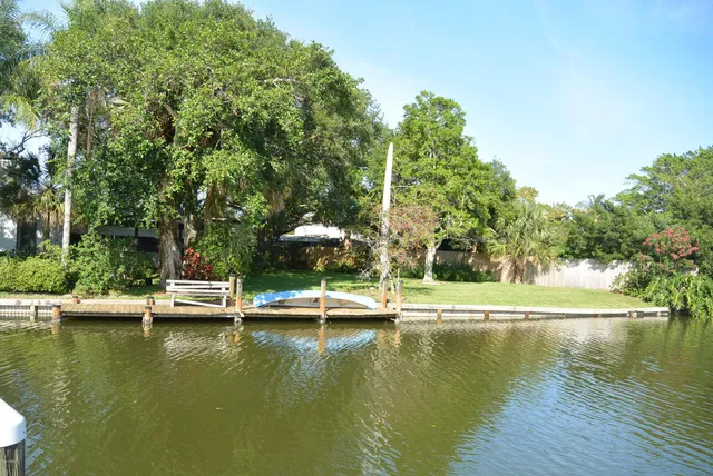 a view of lake with house