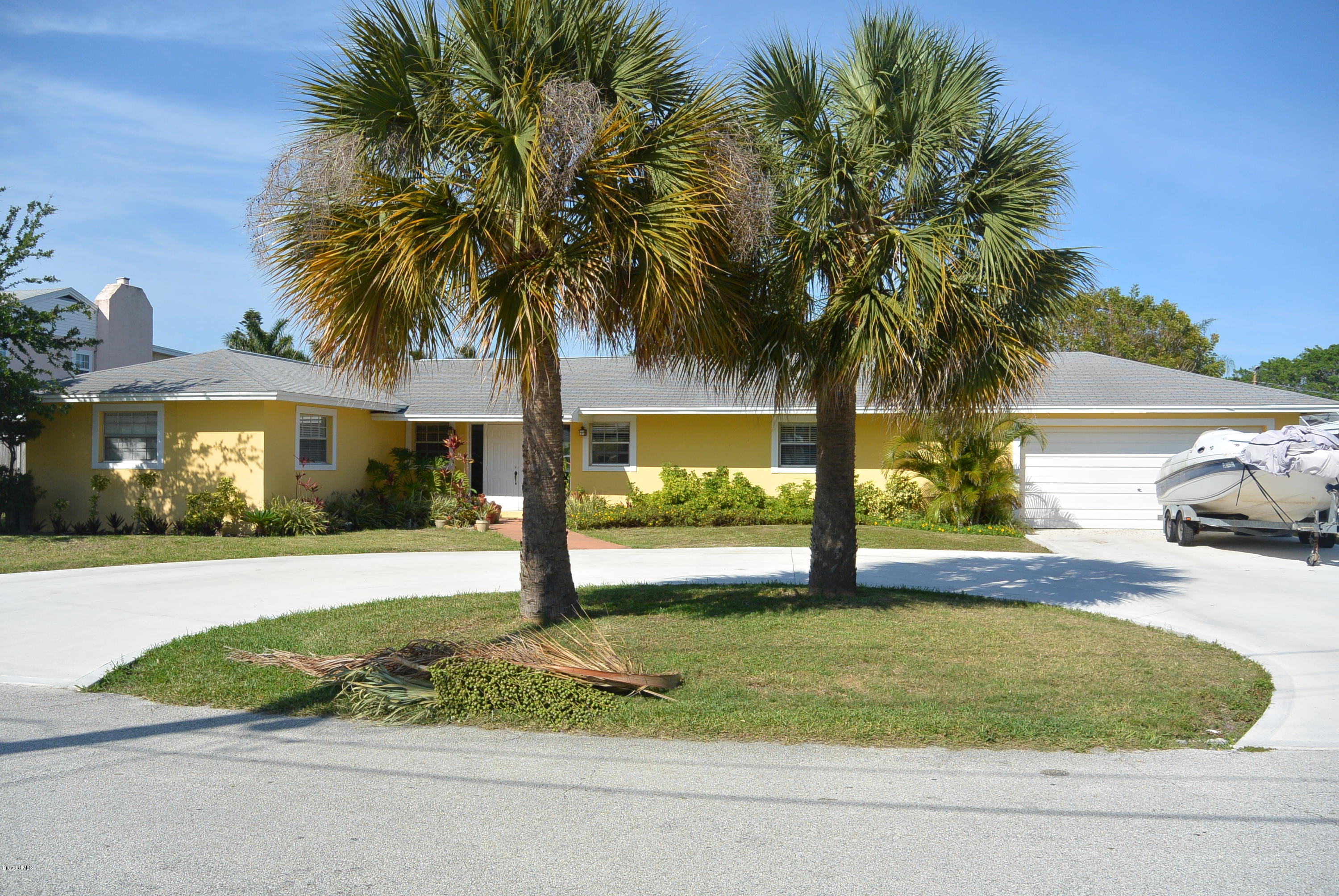 9 West Point Drive Cocoa Beach, FL 32931 - Photo 3 of 28 a front view of a house with garden