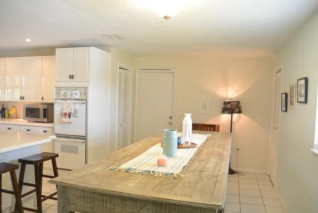 $3,500 | 9 West Point Drive, Cocoa Beach, FL 32931