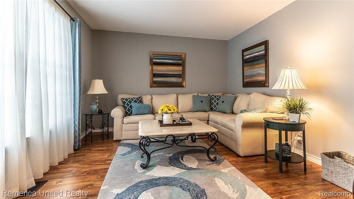 24039 Woodham Road Novi, MI 48374 - Photo 6 of 51 012_0.jpg