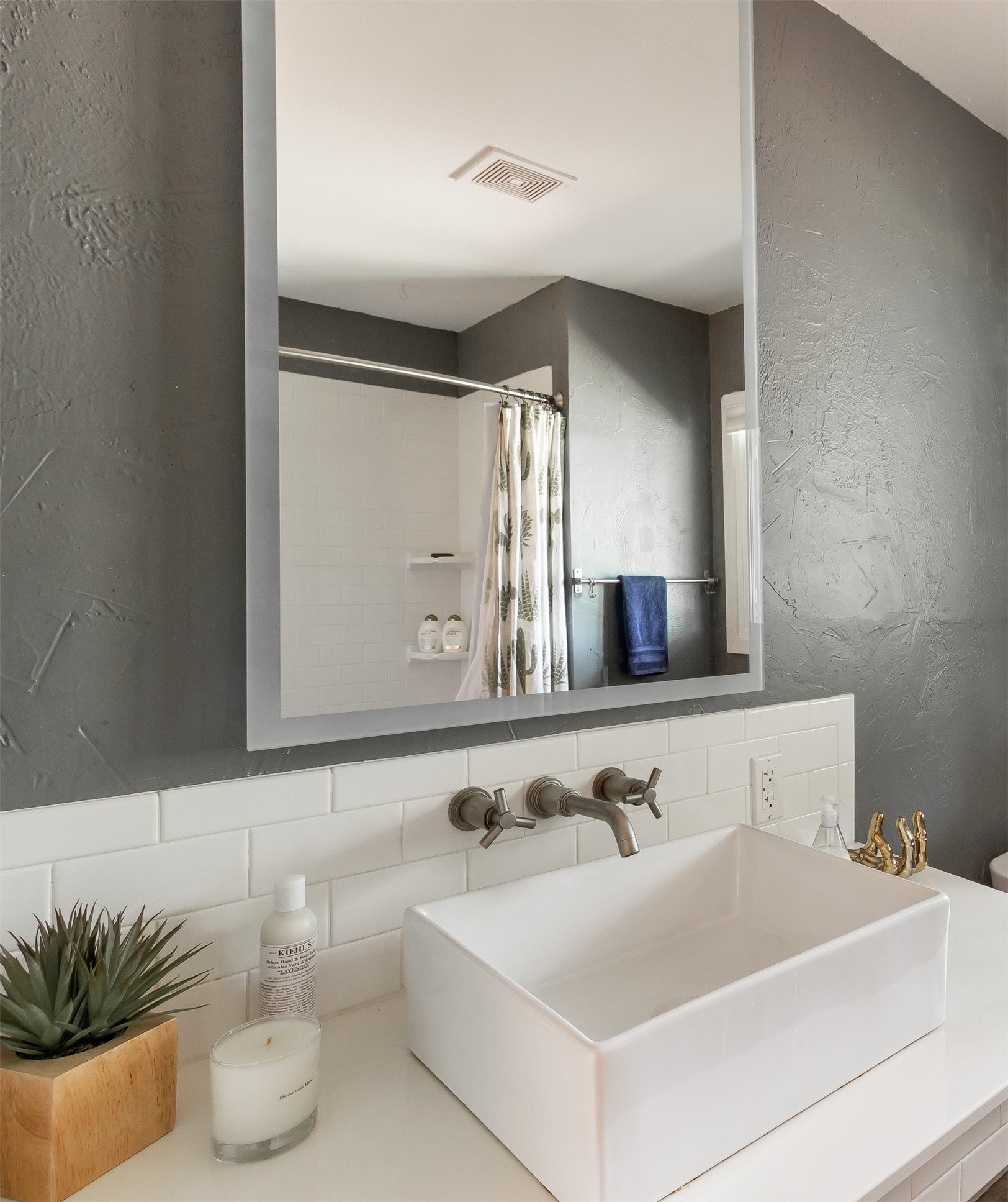 2809 Rae Dell Avenue Austin, TX 78704 - Photo 16 of 34 Hall bath