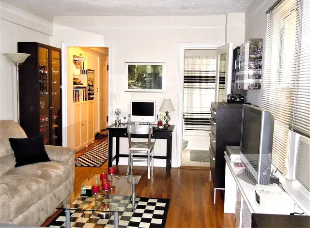 $3,000 | 321 East 54th Street, Unit 5F | Sutton Place