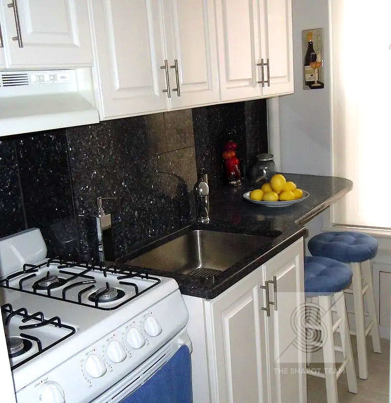 321 East 54th Street, Unit 5F Manhattan, NY 10022 - Photo 3 of 6