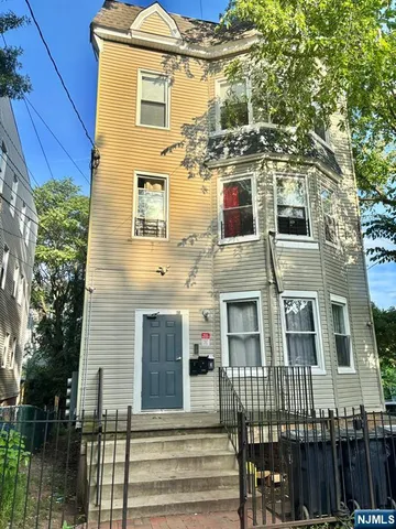 $2,200 | 50 Seymour Avenue, Unit 3, Newark, NJ 07108