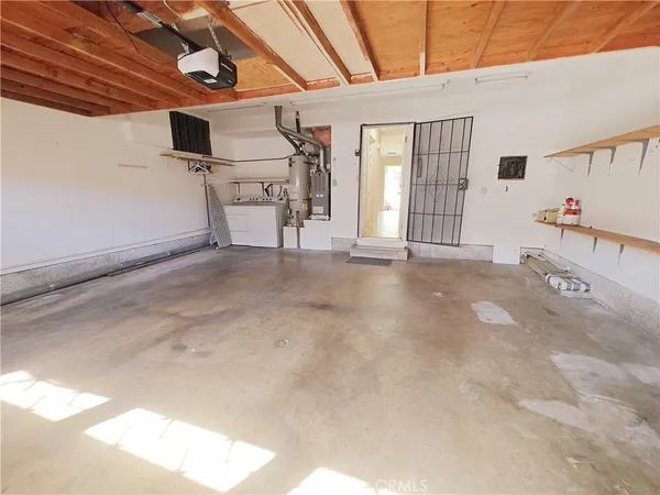 a view of back yard of the house