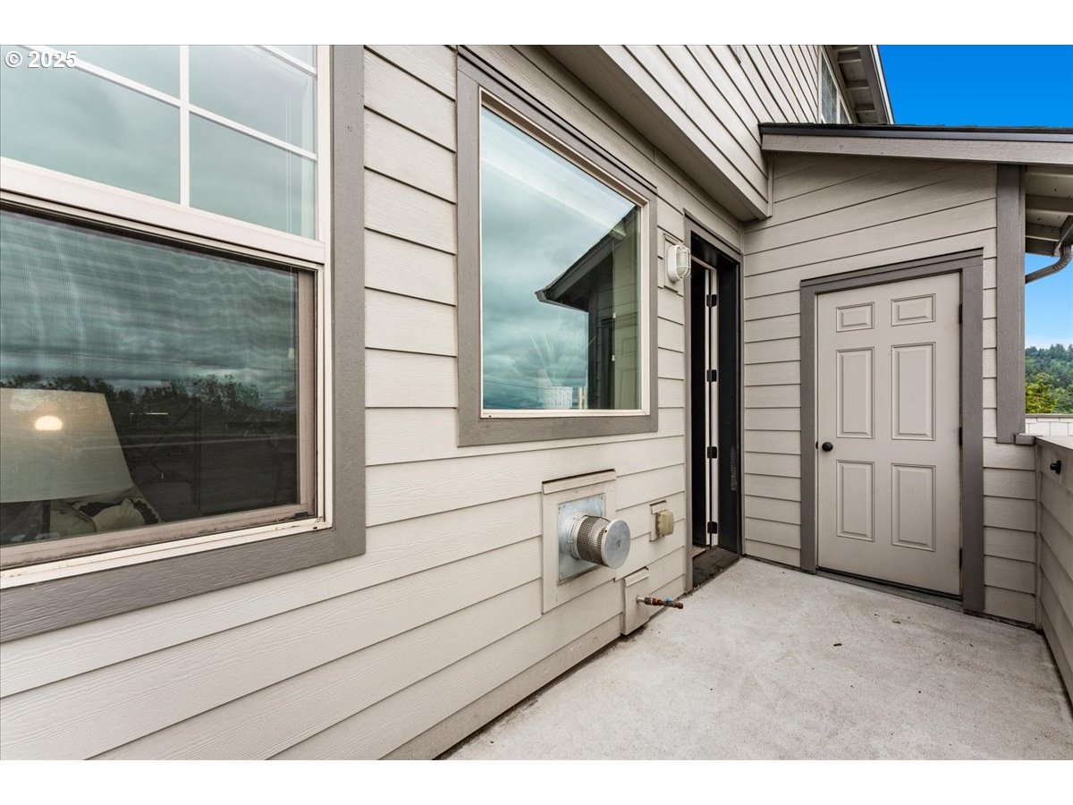 9183 Northwest Germantown Road Portland, OR 97231 - Photo 9 of 23 Gallery Image 9