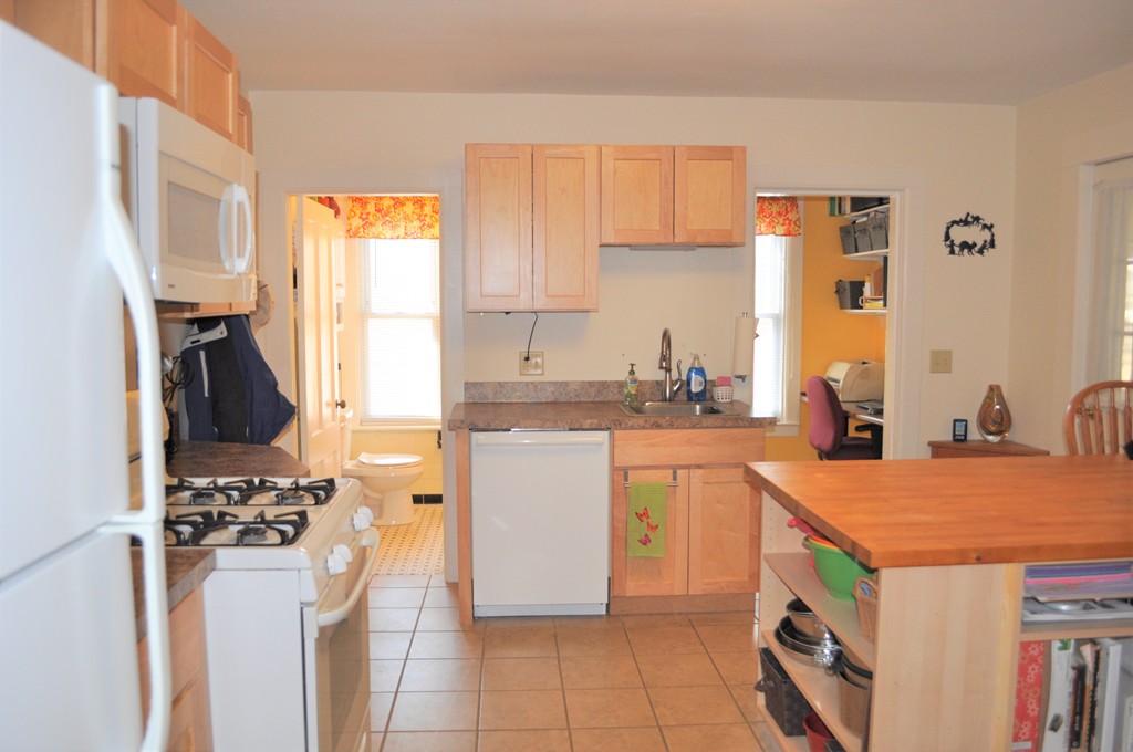 27 Lyman Road, Unit 27A Northampton, MA 01060 - Photo 8 of 12 Gallery Image 8