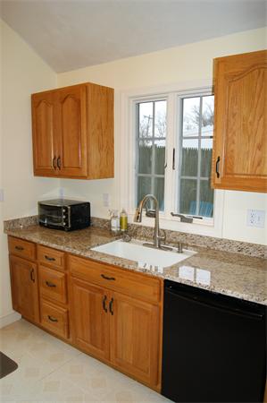 11 Barbara Road Waltham, MA 02453 - Photo 4 of 19 Gallery Image 4