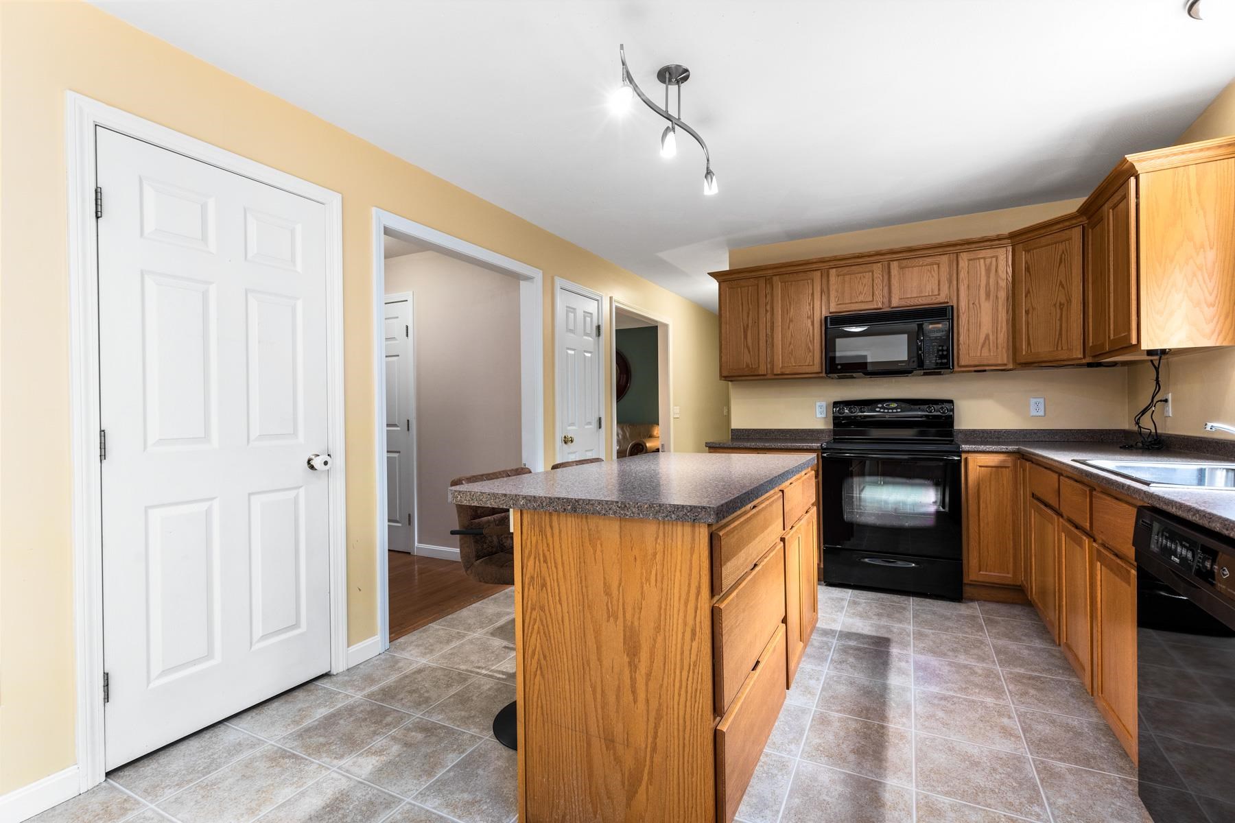 7 Lynwood Road Raymond, NH 03077 - Photo 22 of 40