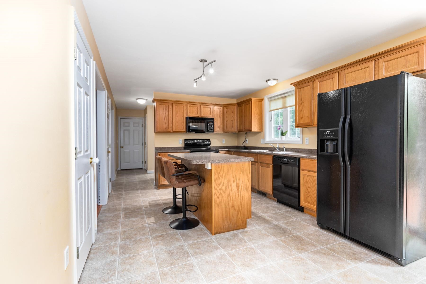 7 Lynwood Road Raymond, NH 03077 - Photo 23 of 40