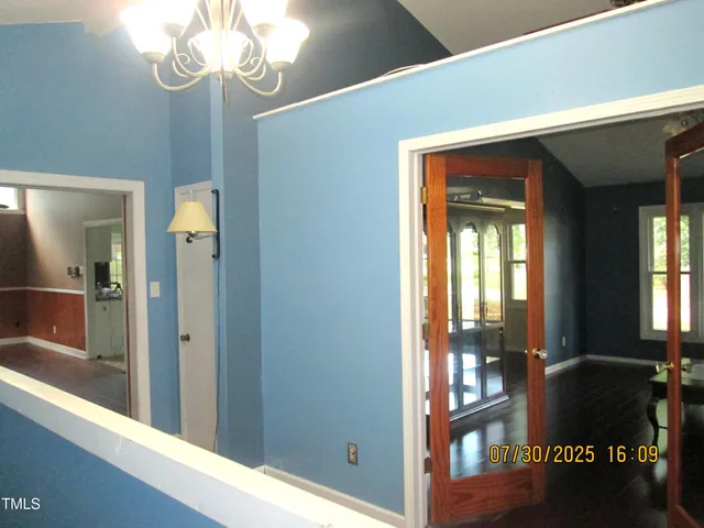 a view of a livingroom with furniture