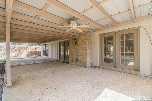 a view of a house with backyard and porch