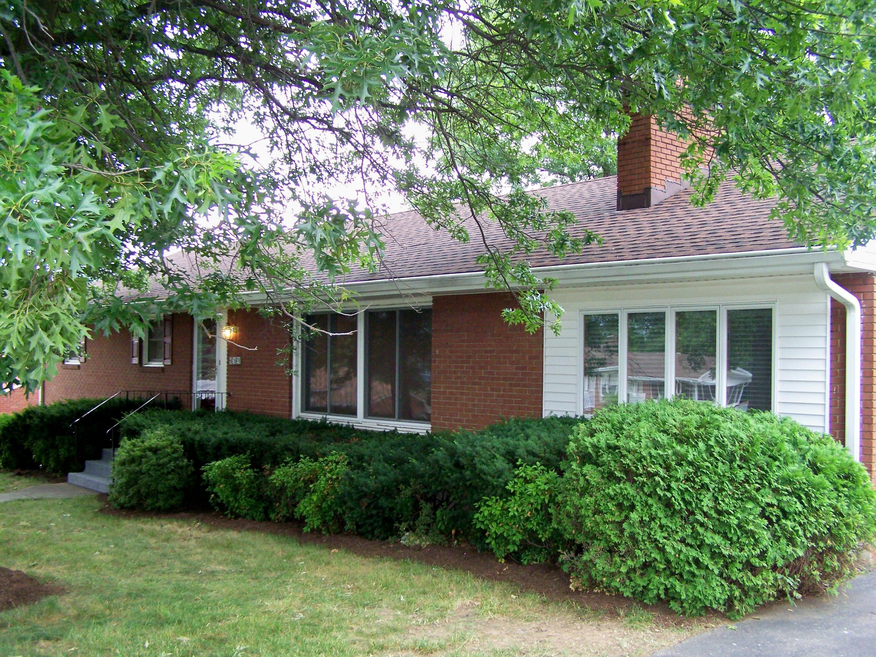 1615 Dodson Road Northwest Roanoke, VA 24017 - Photo 3 of 35 100_9944