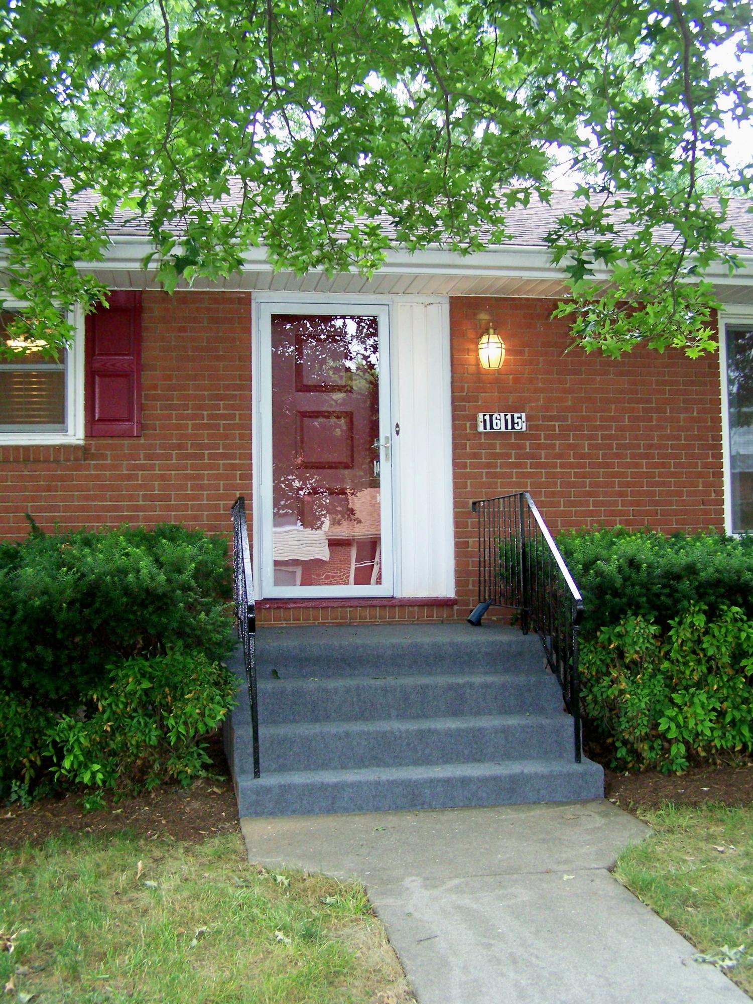 1615 Dodson Road Northwest Roanoke, VA 24017 - Photo 8 of 35 100_9940