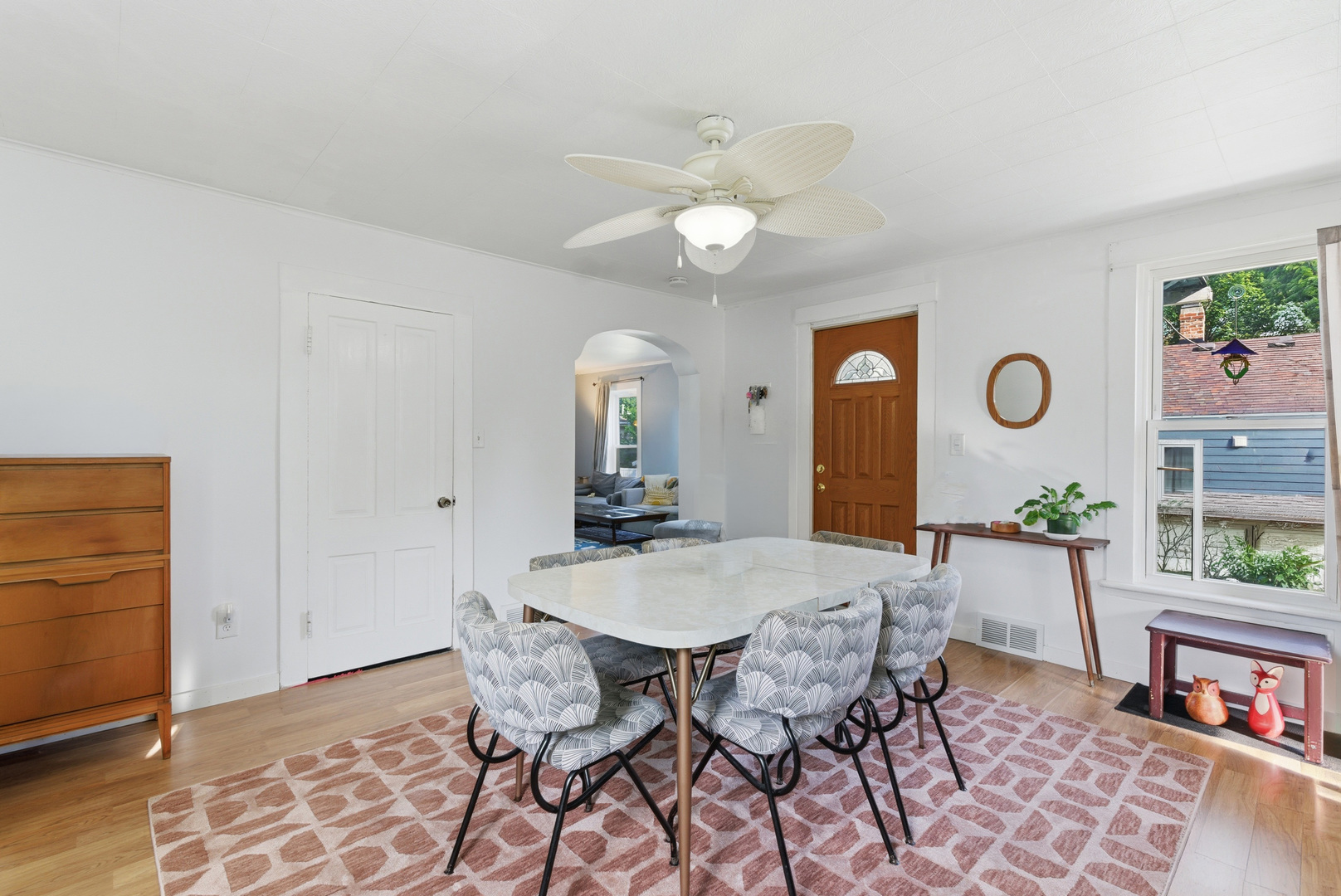 327 Silver Street Elgin, IL 60123 - Photo 9 of 26