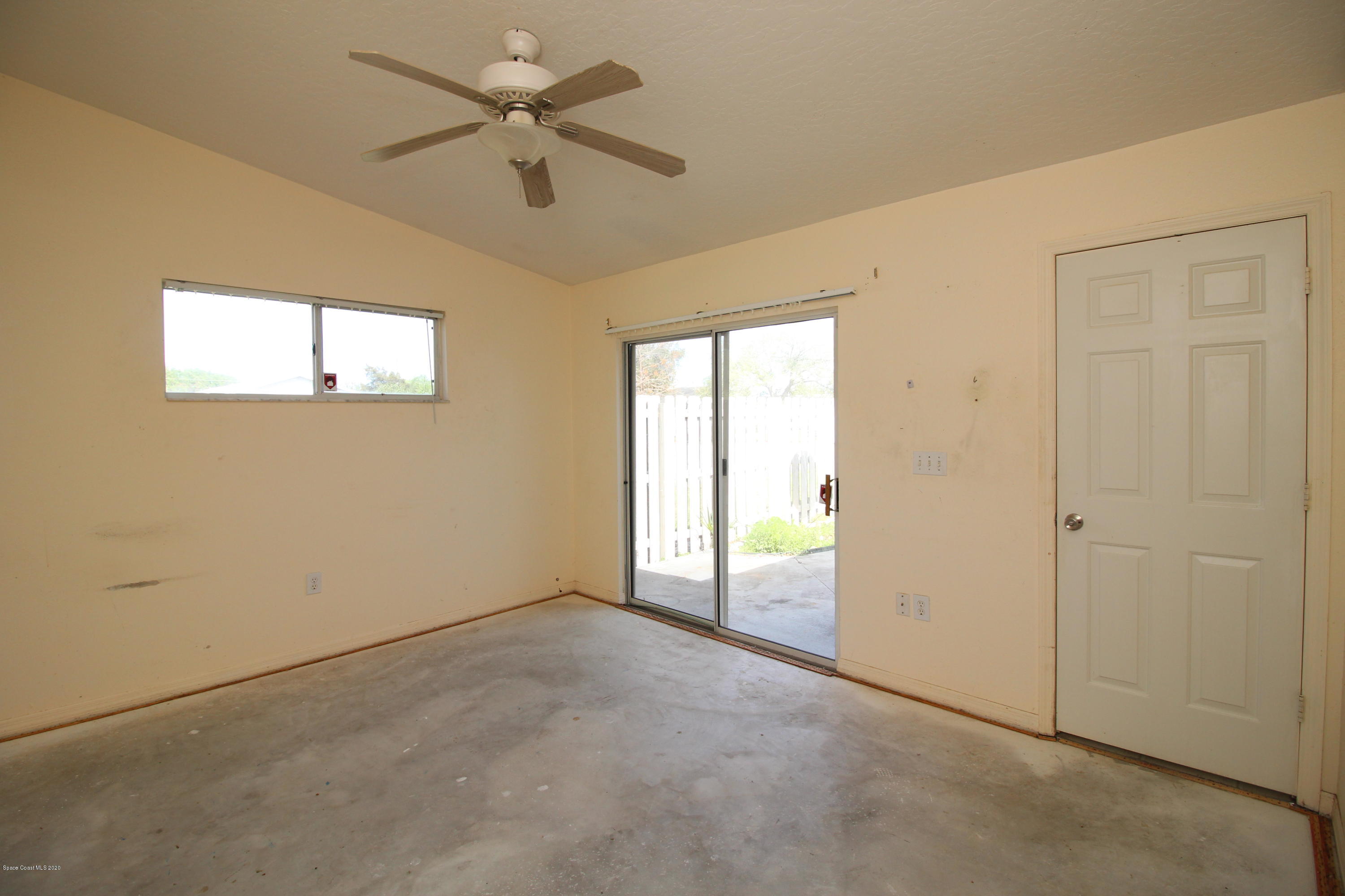 1940 Quail Ridge Court, Unit 402 Cocoa, FL 32926 - Photo 11 of 17 Quail Ridge Ct 1940 - master bedroom - I