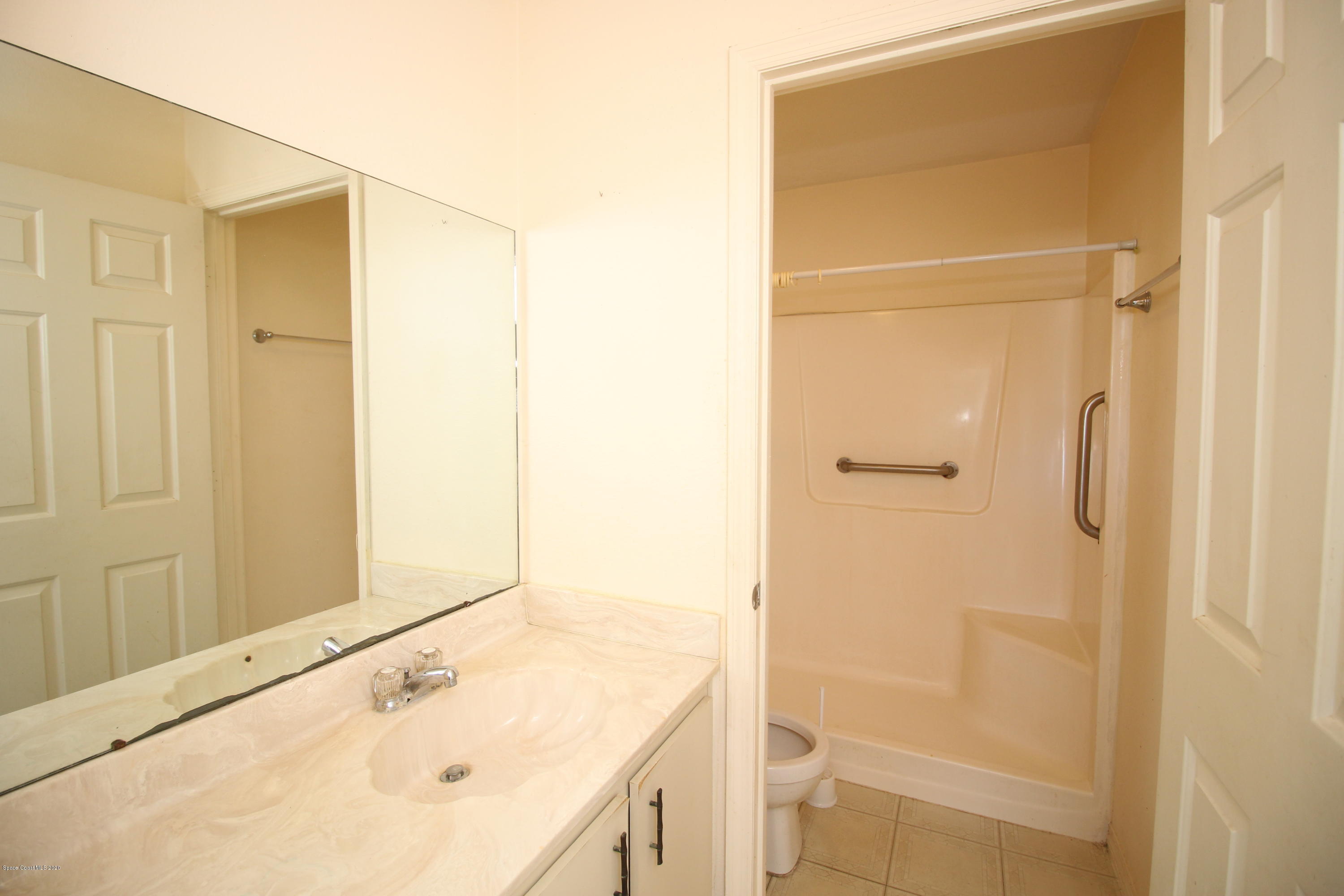 1940 Quail Ridge Court, Unit 402 Cocoa, FL 32926 - Photo 13 of 17 Quail Ridge Ct 1940 - master bath - IMG_