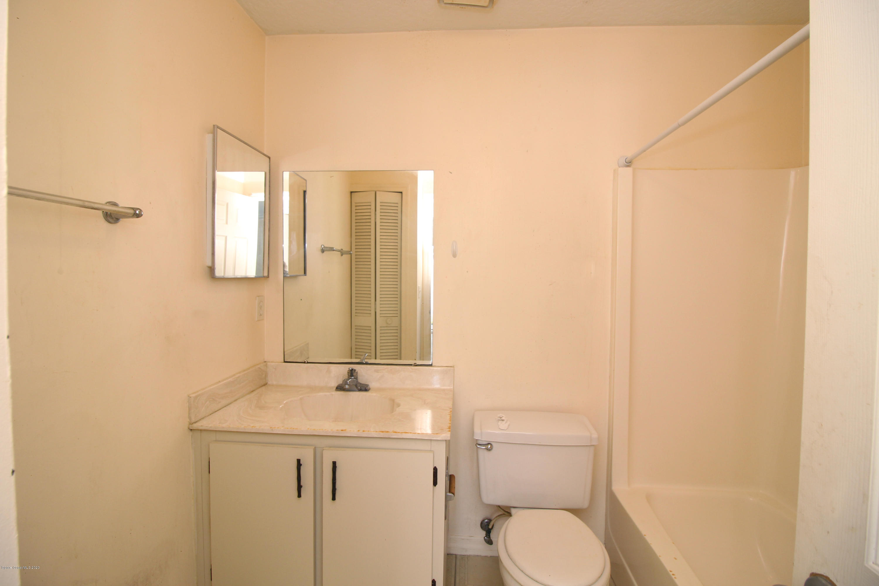 1940 Quail Ridge Court, Unit 402 Cocoa, FL 32926 - Photo 15 of 17 Quail Ridge Ct 1940 - guest bath - IMG_5