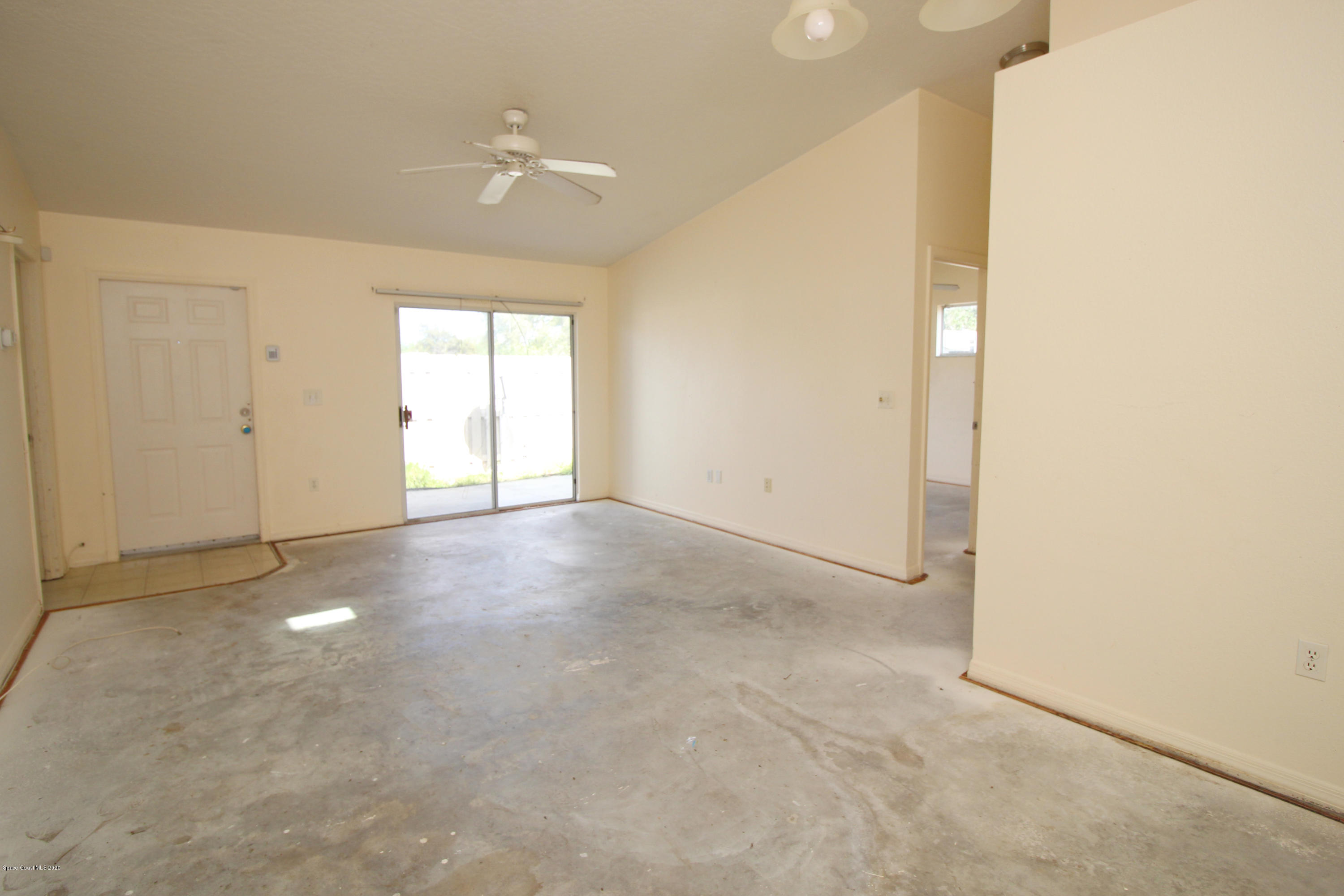 1940 Quail Ridge Court, Unit 402 Cocoa, FL 32926 - Photo 7 of 17 Quail Ridge Ct 1940 - living & dining -