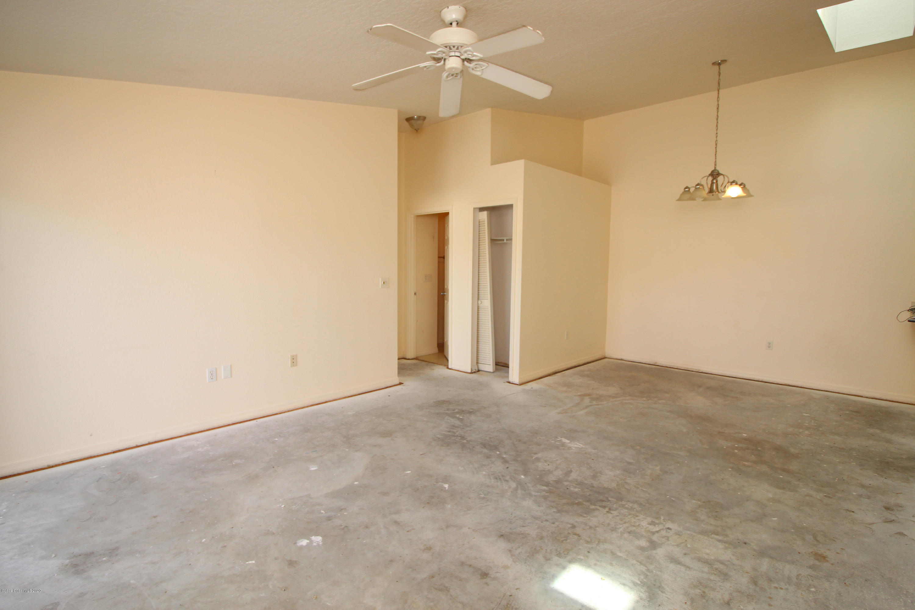 1940 Quail Ridge Court, Unit 402 Cocoa, FL 32926 - Photo 8 of 17 Quail Ridge Ct 1940 - living & dining -