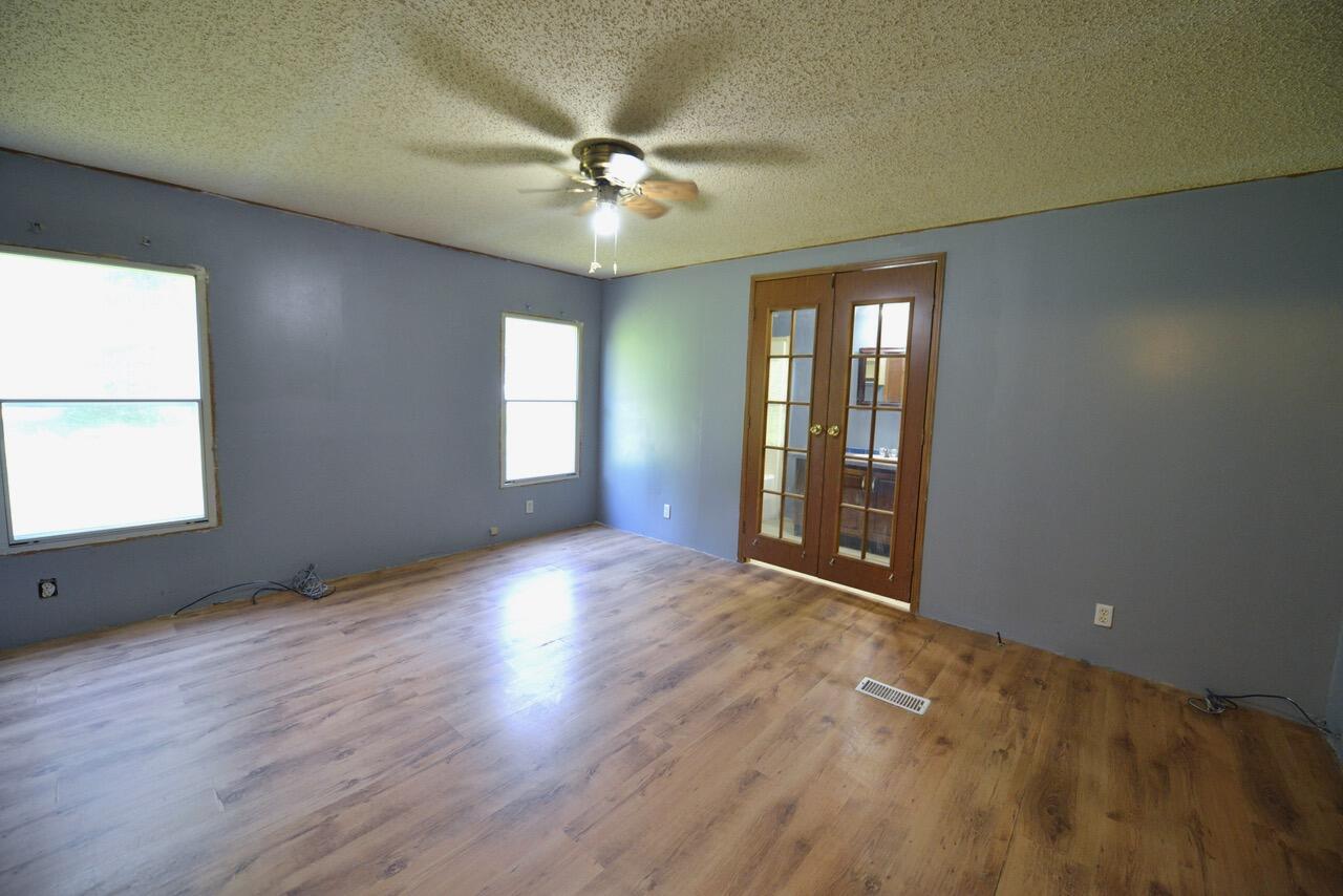 368 Oak Street Spring City, TN 37381 - Photo 2 of 15 DSC_8674