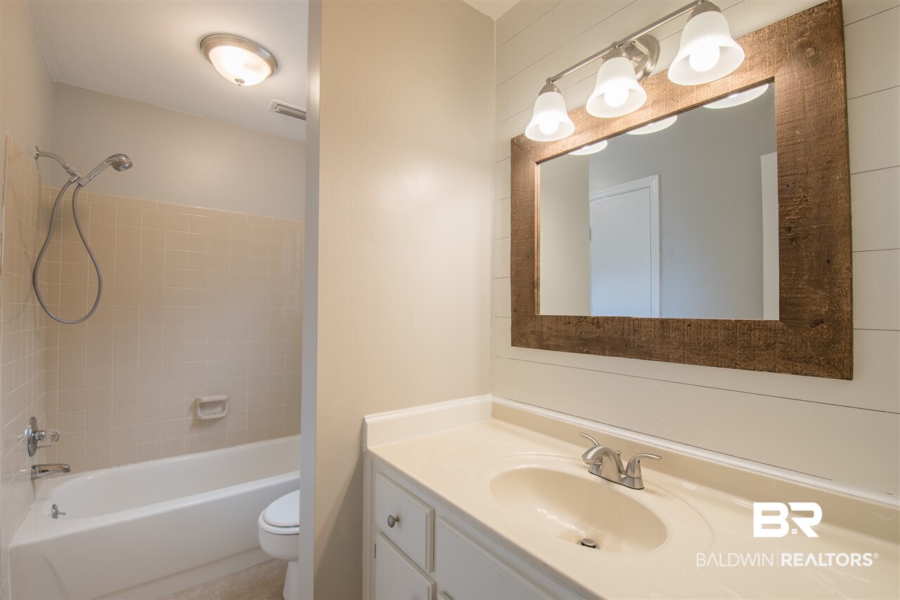 131 Ridgewood Drive Daphne, AL 36526 - Photo 23 of 37 Master Bath