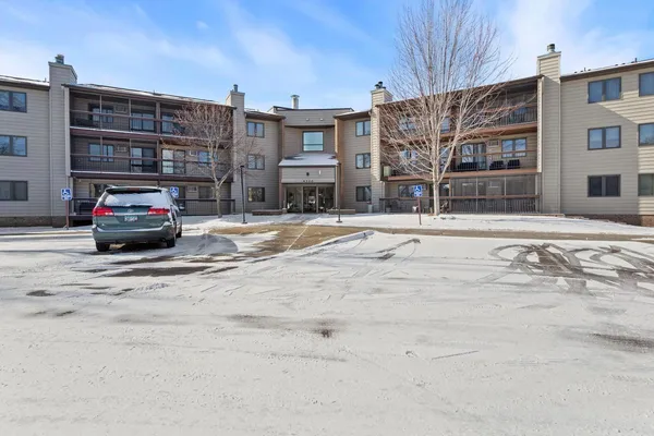 $134,900 | 4300 Trenton Lane North, Unit 2319, Plymouth, MN 55442