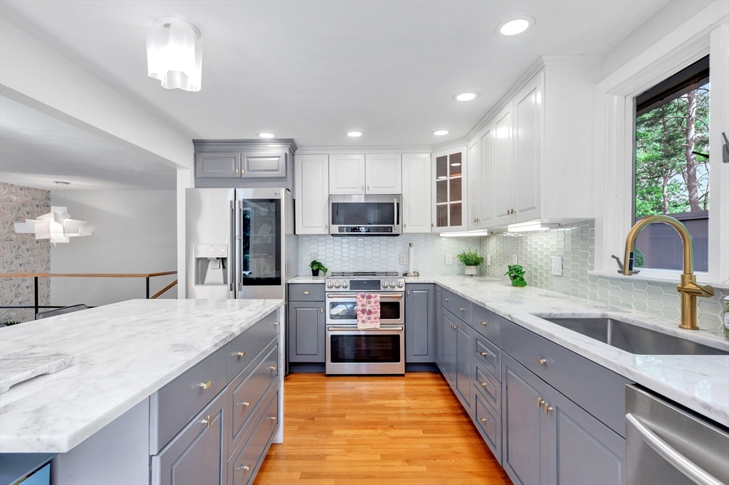 552 Concord Avenue Lexington, MA 02421 - Photo 2 of 31