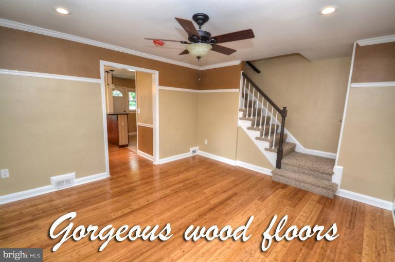 1035 Witherspoon Road Baltimore, MD 21212 - Photo 3 of 30 Living Room