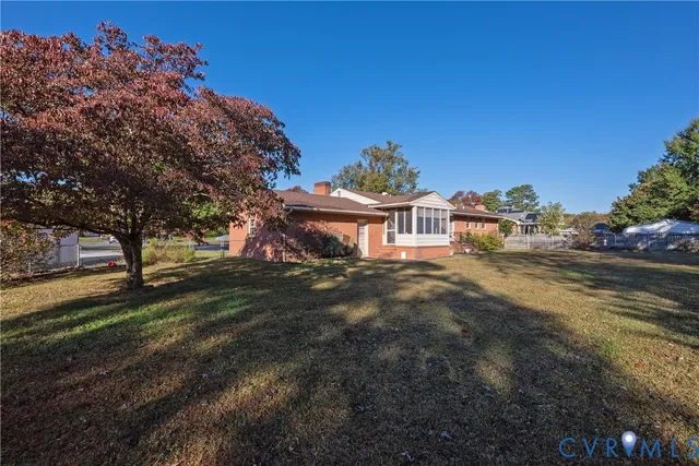 a view of a house with a yard