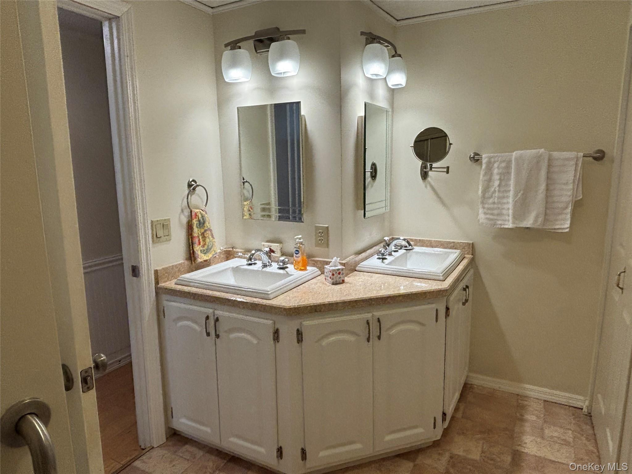 1661 Old Country Road, Unit 233 Riverhead, NY 11901 - Photo 17 of 35