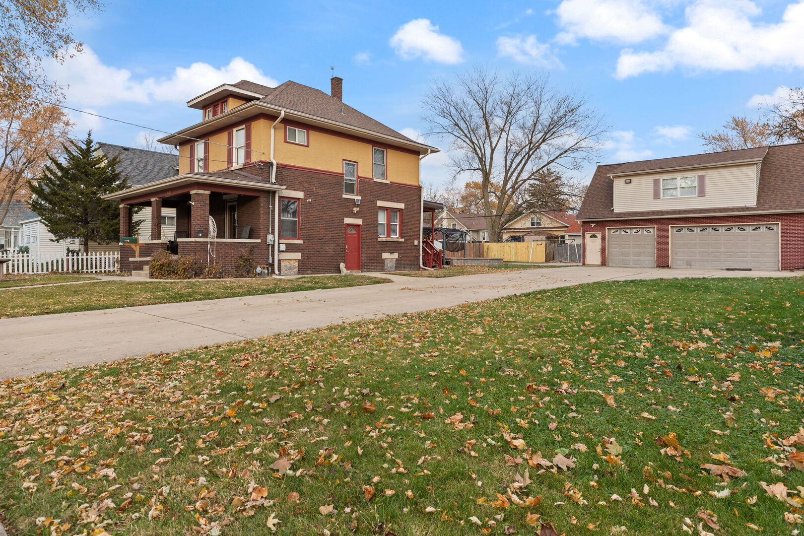 610 Watson Street Aurora, IL 60505 - Photo 2 of 15 a front view of a house with a yard