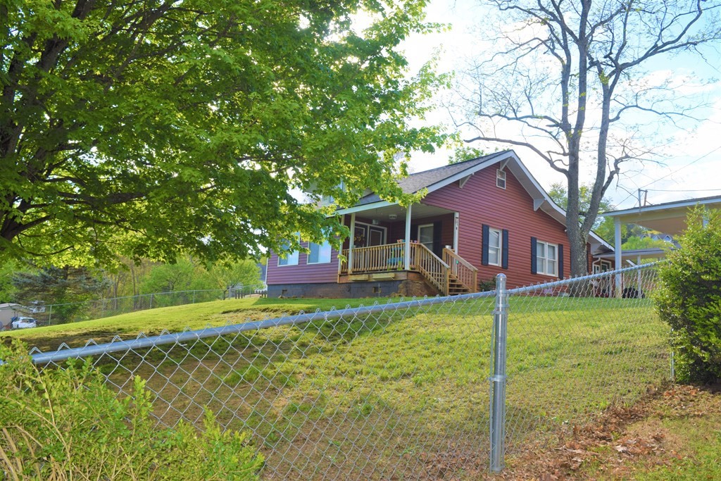 504 Bent Road Kodak, TN 37764 - Photo 38 of 38 a house view with a garden space