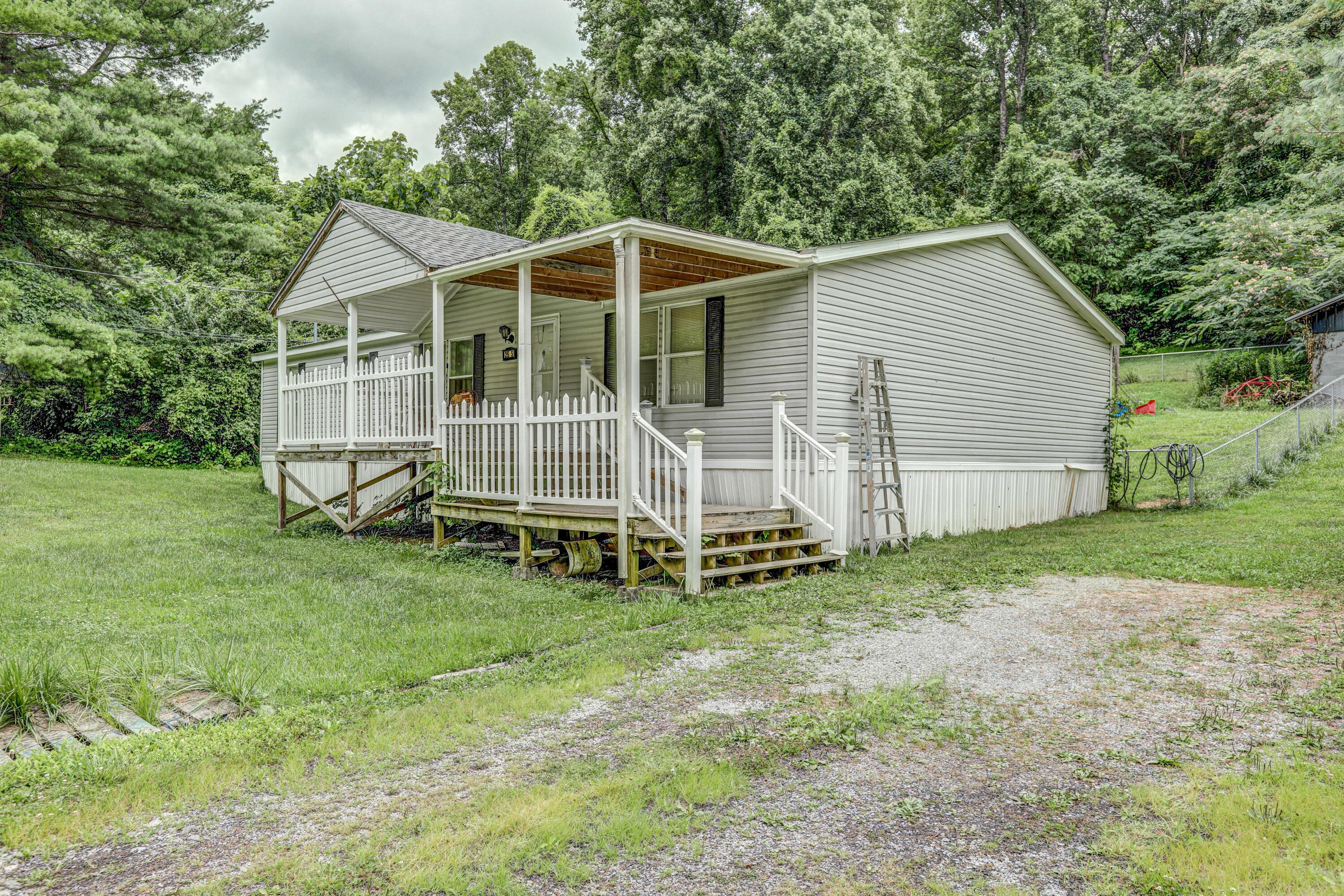 2595 Bob Little Road Elizabethton, TN 37643 - Photo 4 of 33 B42A0665_6_7_8_9