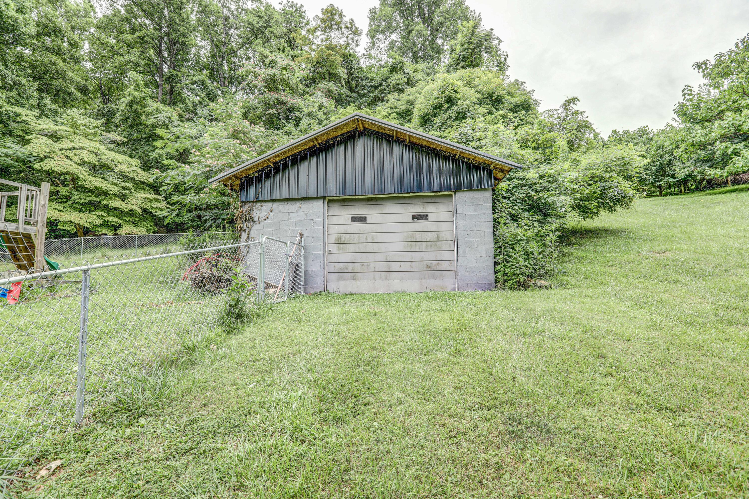 2595 Bob Little Road Elizabethton, TN 37643 - Photo 6 of 33 B42A0675_6_7_8_9