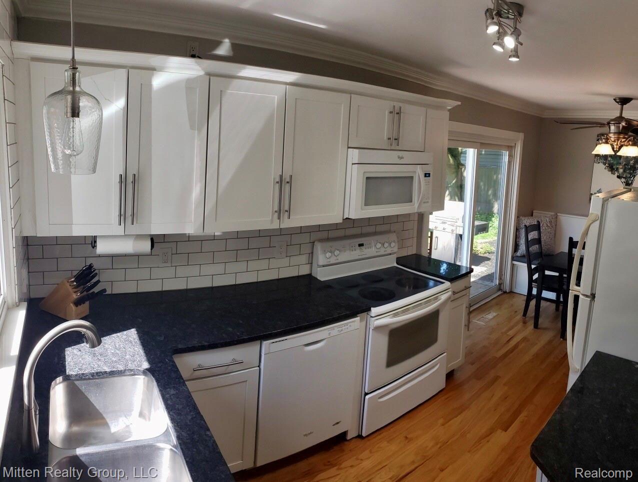 633 Rewold Drive Rochester, MI 48307 - Photo 16 of 19 IMG_1498.JPG