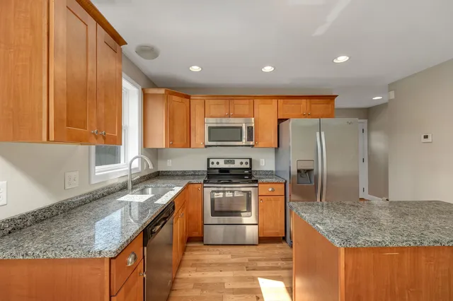 $2,350 | 370 Stage Road, Unit 4, Nottingham, NH 03290