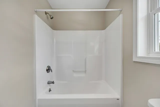 $2,350 | 370 Stage Road, Unit 4, Nottingham, NH 03290