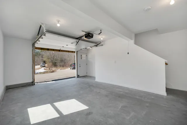 $2,350 | 370 Stage Road, Unit 4, Nottingham, NH 03290