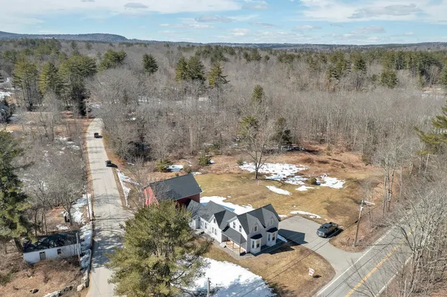 $2,350 | 370 Stage Road, Unit 4, Nottingham, NH 03290