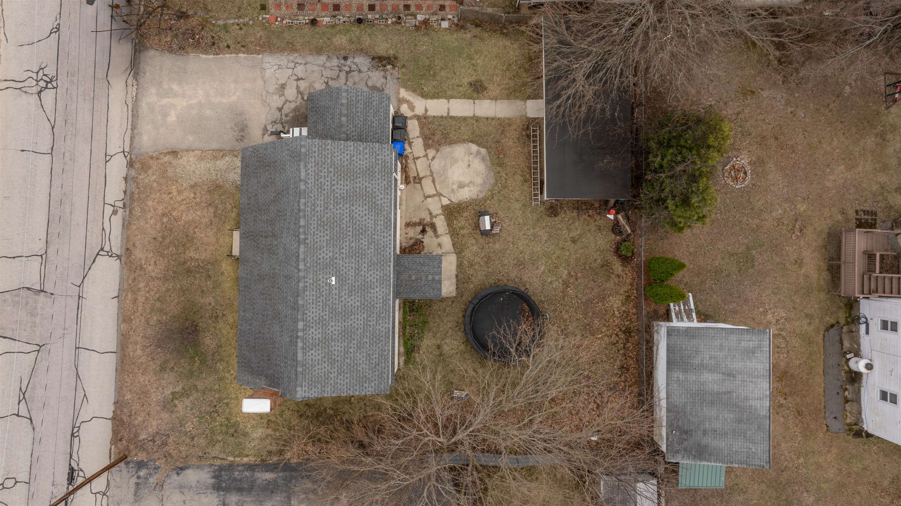 31 Rosemont Avenue Manchester, NH 03103 - Photo 4 of 46