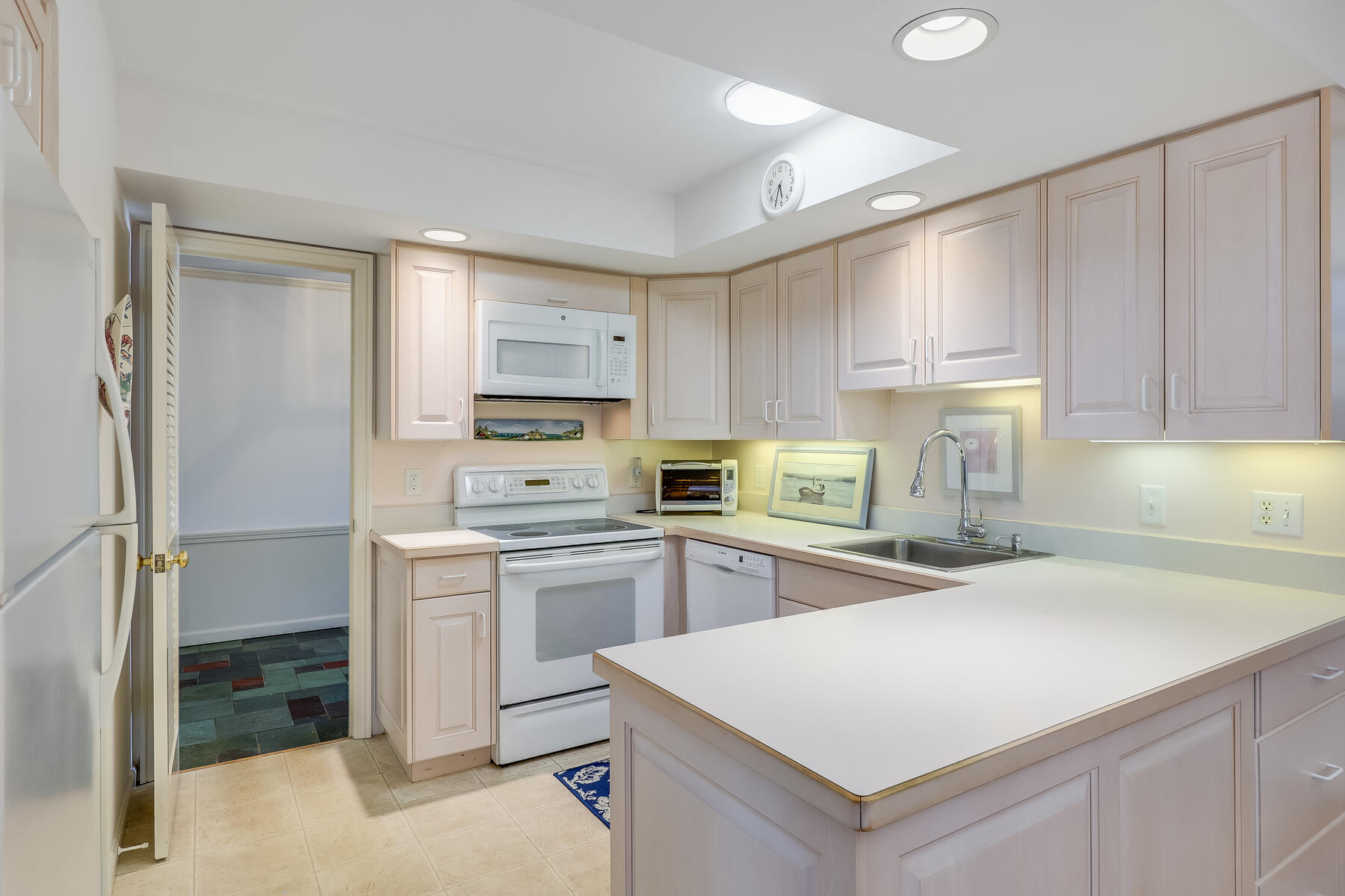 81 Joshua Jethro Road Chatham, MA 02633 - Photo 25 of 40 Kitchen